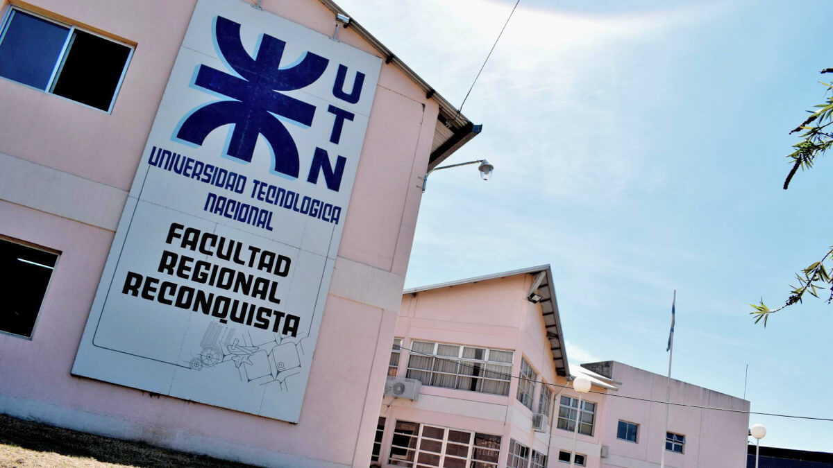 Fachada de la UTN Reconquista ubicada en el acceso al Parque Industrial de la ciudad.