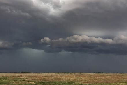 Frente de tormenta avanzando sobre campos de la provincia de Santa Fe