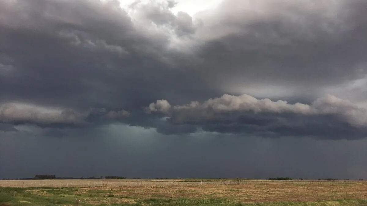 Frente de tormenta avanzando sobre campos de la provincia de Santa Fe