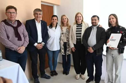 El senador Rodrigo Borla junto a Gisela Scaglia y Fabián Bastía durante la recorrida por localidades del departamento San Justo