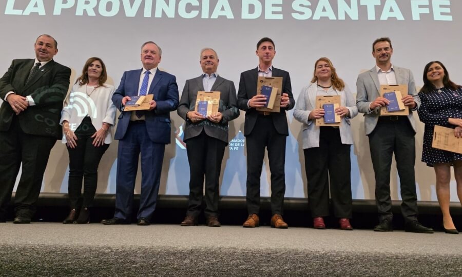 Senador Felipe Michlig toma juramento en Santa Fe por la nueva Constitución Provincial