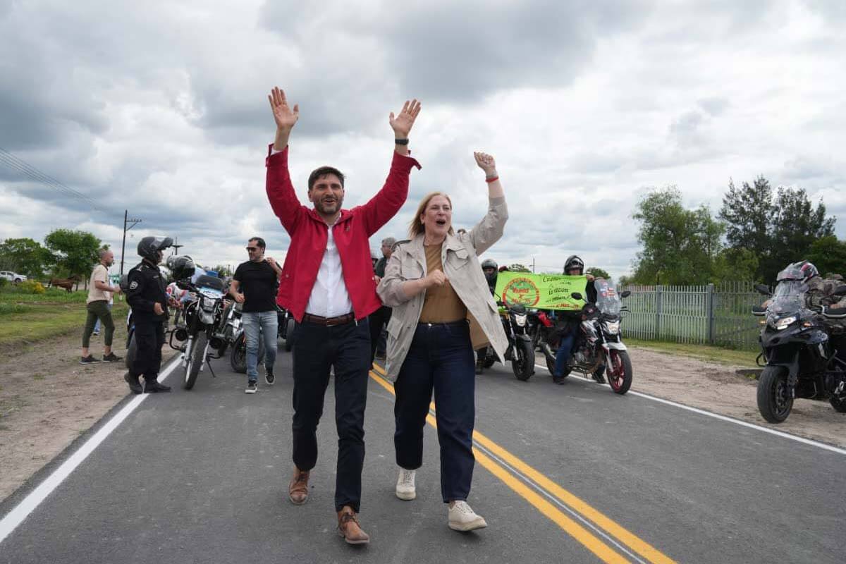 Pullaro y Scaglia en la recorrida por la Ruta Provincial 3 durante la inauguración