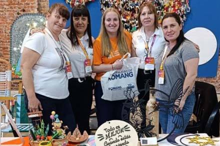 Concejal Patricia Verdún y la delegación de Romang junto a la ministra Victoria Tejeda en el Encuentro Provincial de Actores de la Economía Social.