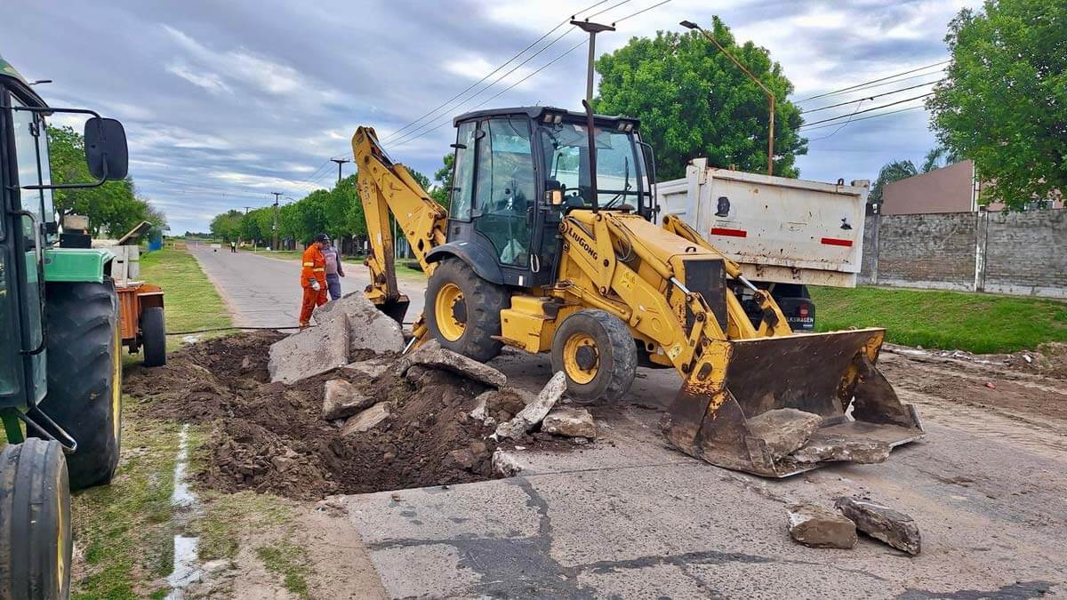 Trabajos de bacheo en la Calle 111 de Avellaneda como parte del plan de mejoras viales municipales