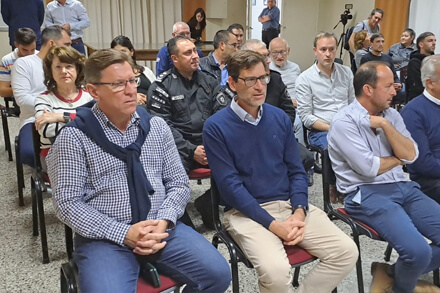Senador Rodrigo Borla participando en la reunión informativa sobre el sistema de denuncias 911 en San Justo.