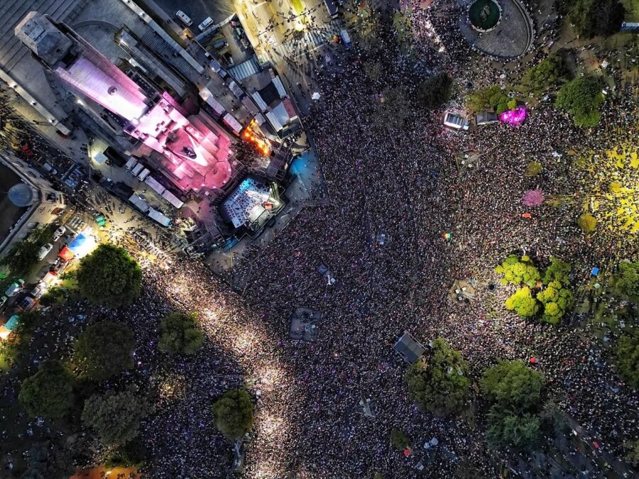 Multitudinaria fiesta por el Tricentenario de Rosario frente al Monumento a la Bandera con Nicki Nicole y Baglietto