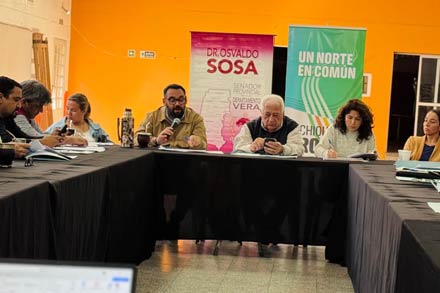 Autoridades y legisladores del departamento Vera durante el encuentro político en la ciudad de Vera.