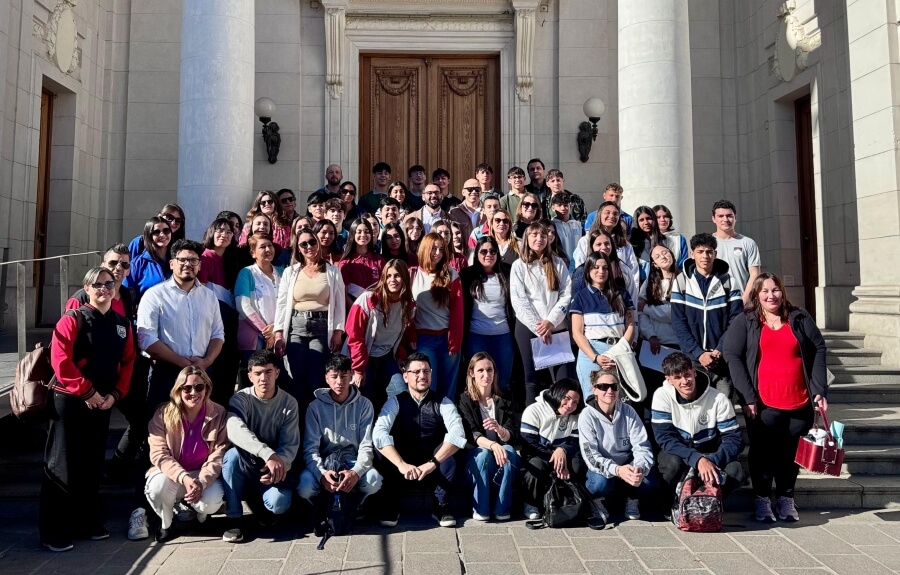 Alumnos de escuelas del norte santafesino participando del programa “Diputados por un día” en la Legislatura de Santa Fe.