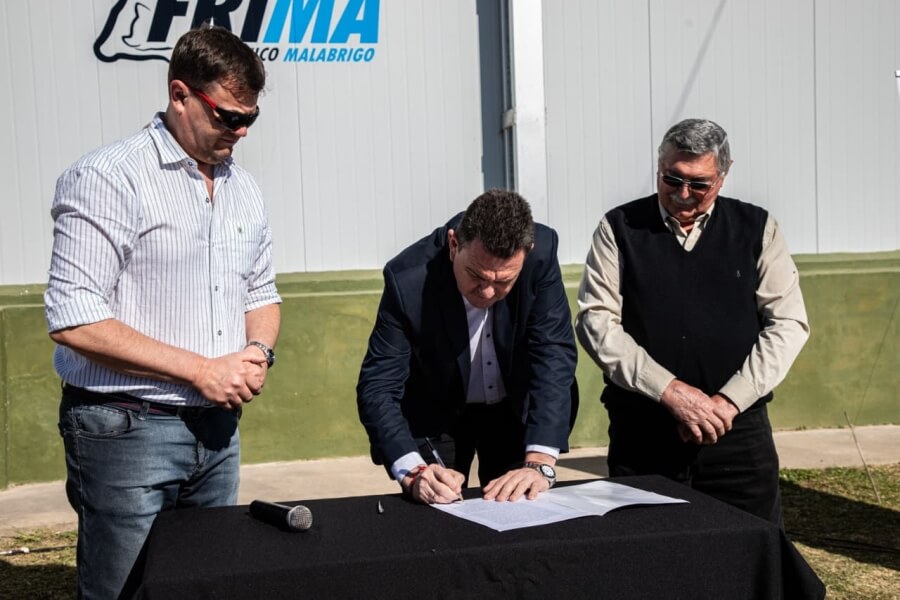 Acto de toma de posesión del Frigorífico Malabrigo por parte de la Unión Agrícola de Avellaneda y la Cooperativa Agropecuaria de Malabrigo.