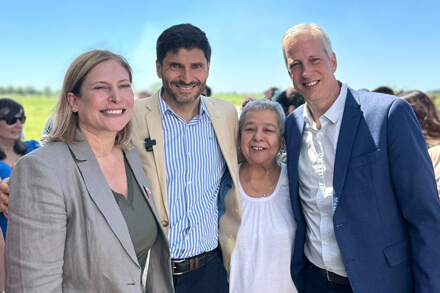 Dionisio Scarpin junto al gobernador Maximiliano Pullaro y la vicegobernadora Gisela Scaglia durante su recorrida por el norte santafesino
