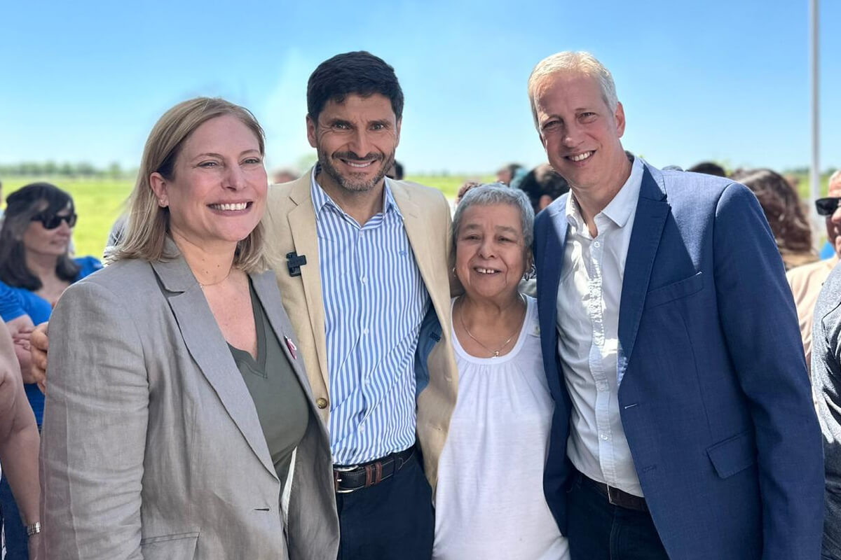 Dionisio Scarpin junto al gobernador Maximiliano Pullaro y la vicegobernadora Gisela Scaglia durante su recorrida por el norte santafesino