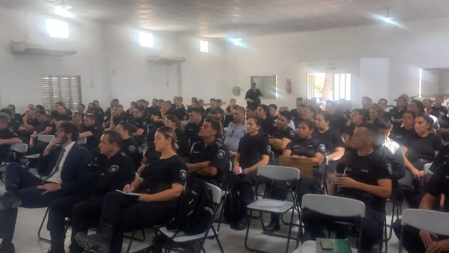 Personal policial participa de la capacitación sobre uso progresivo de la fuerza en San Javier.