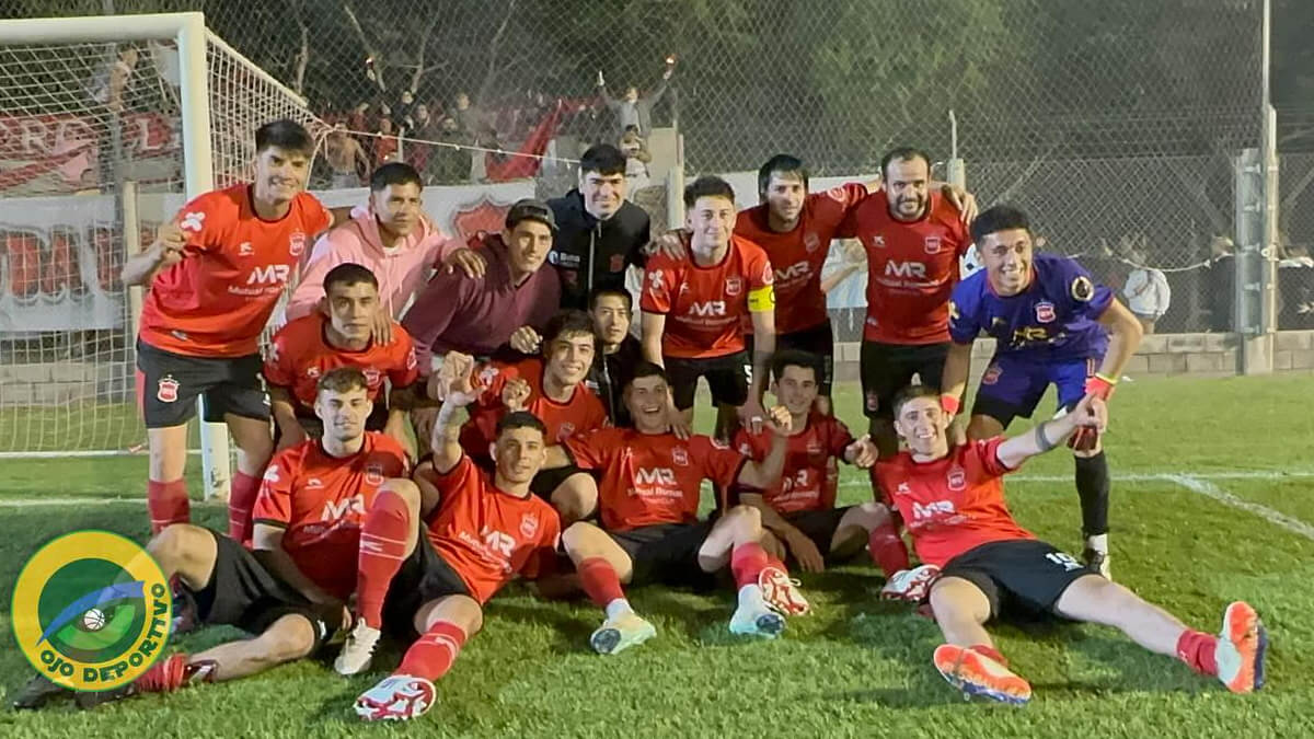 Equipo de Romang FC celebrando el título del Torneo Clausura 2025