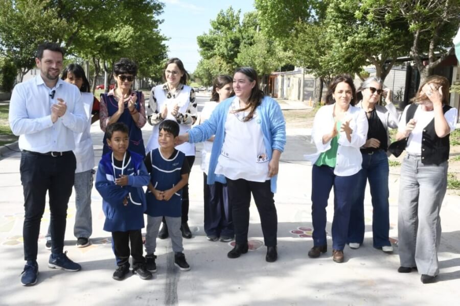 Acto de habilitación del pavimento en Calle 114 en Barrio Cooperación de Avellaneda