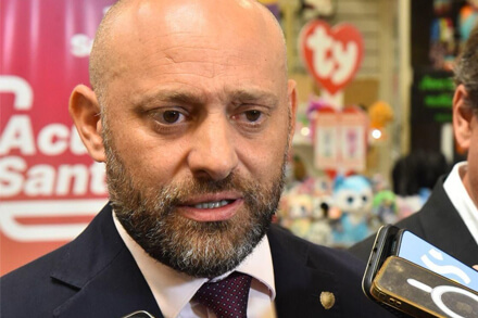 Gustavo Puccini presenta el balance del programa Acuerdo Santa Fe Construcción en Santa Fe, junto a autoridades provinciales — resultados, comercios y ventas.
