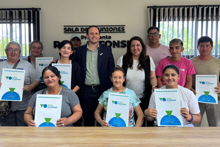 Cristian Marega entrega créditos del Banco Solidario a emprendedores locales en acto municipal