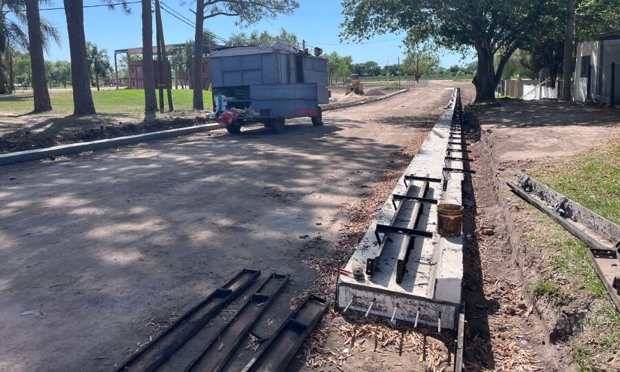 Obras de cordón cuneta en las calles que conectan al Camping con la trama urbana