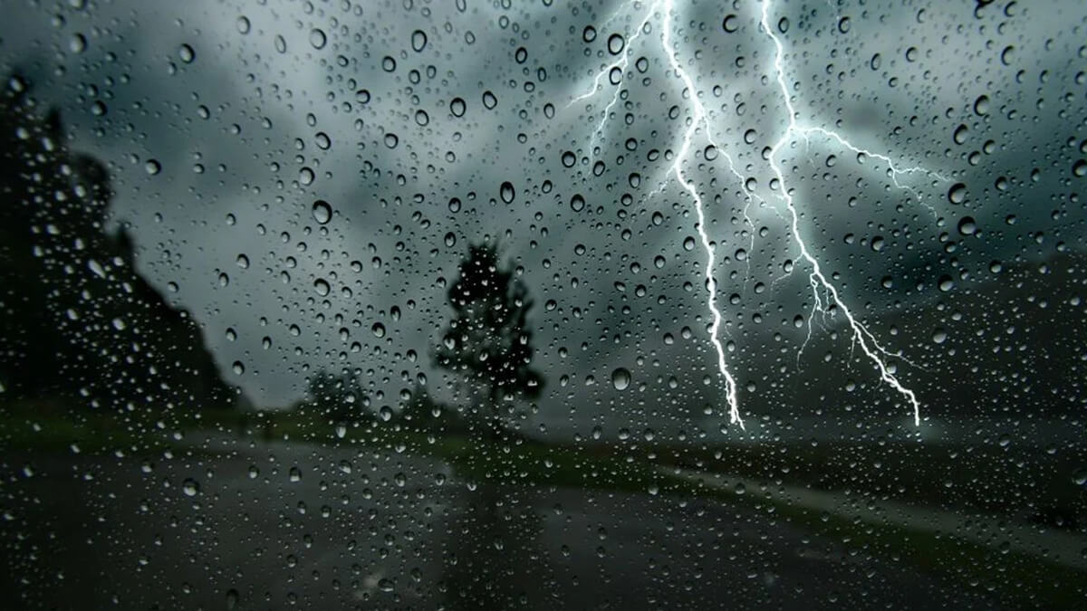 Lluvia con relámpago en el norte de Santa Fe durante alerta naranja por tormentas