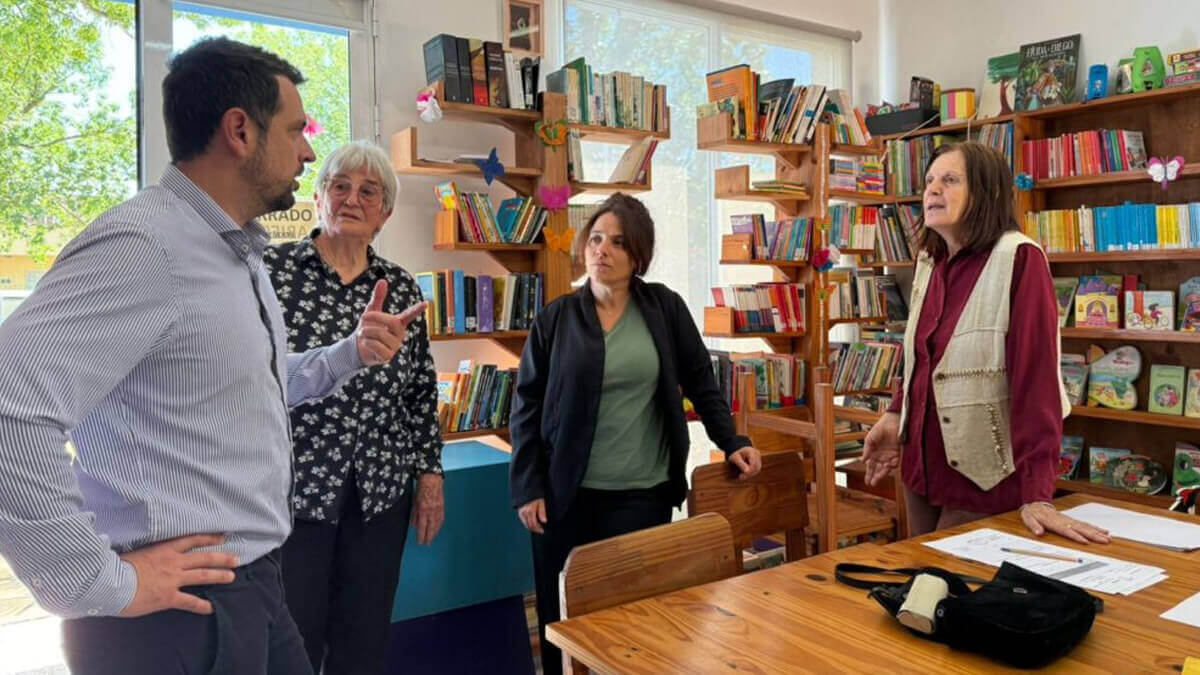 Intendente Gonzalo Braidot visitó la Biblioteca Popular Mariano Moreno del barrio Padre Celso y dialogó con integrantes de la institución