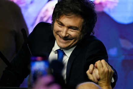 Javier Milei celebra triunfo legislativo 2025 con La Libertad Avanza en Buenos Aires