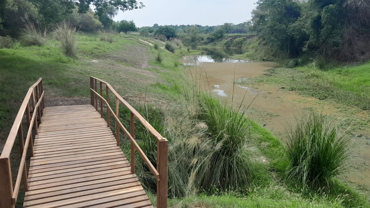 Sendero natural de la reserva Jardín Florido en Florencia, Santa Fe, paisaje protegido con biodiversidad y turismo sustentable