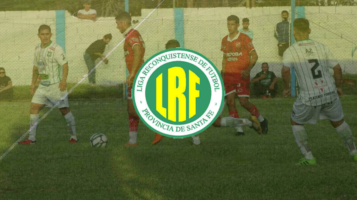 Logo de la Liga Reconquistense de Fútbol con partido de fondo