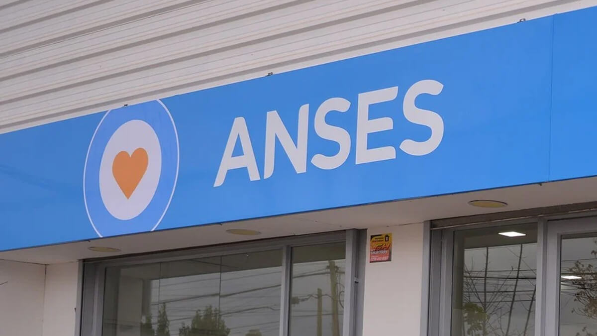 Frente de oficina de ANSES en Argentina — nuevos montos jubilaciones noviembre 2025