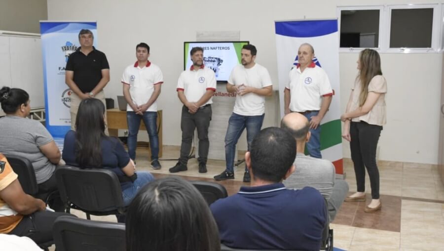 El intendente Gonzalo Braidot dirigiendo la palabra en la apertura de los cursos de capacitación