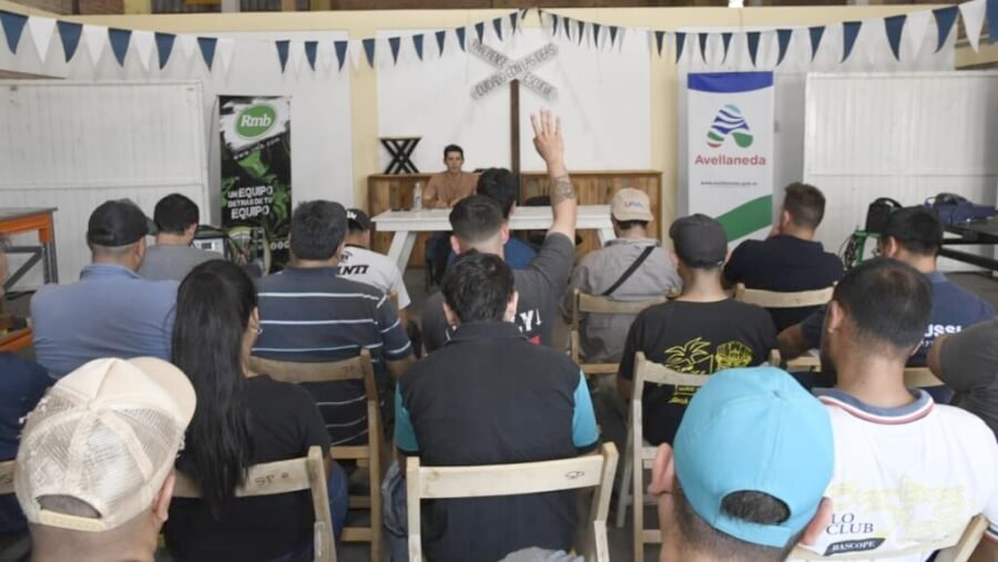 Dictado de uno de los nuevos cursos de capacitación presentados por el Municipio de Avellaneda