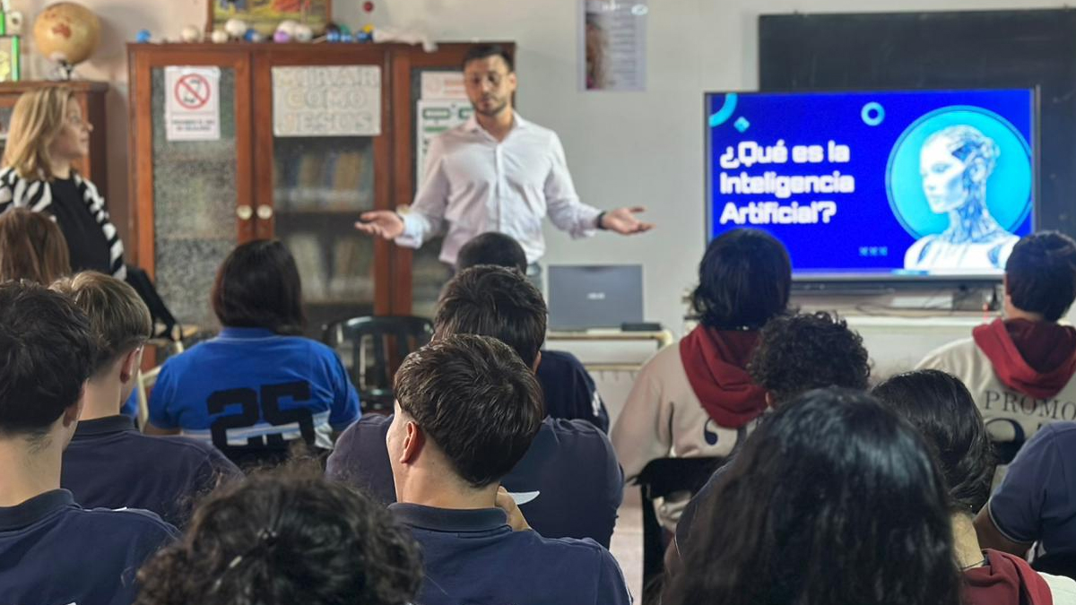 estudiantes del norte santafesino participan de una capacitación sobre inteligencia artificial organizada por Dionisio Scarpin