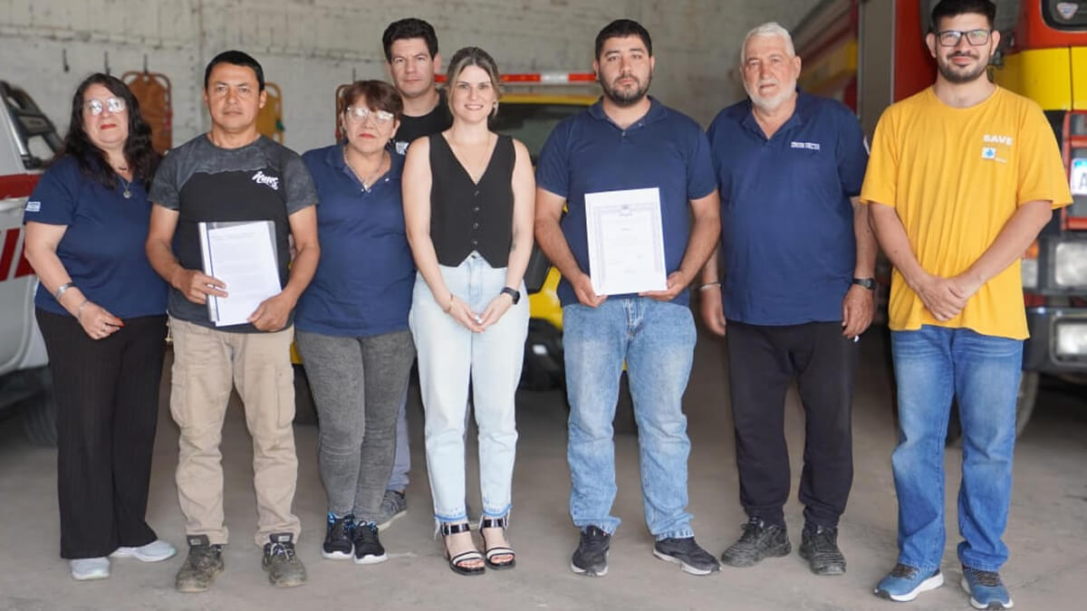 Diputada María del Rosario Mancini entrega trabajos técnicos a los Bomberos Voluntarios de Las Toscas en el Cuartel para el Programa Brigadier Santa Fe