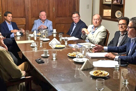 Reunión encabezada por Felipe Michlig con representantes de CABASE y ASTC para mejorar la conectividad en Santa Fe