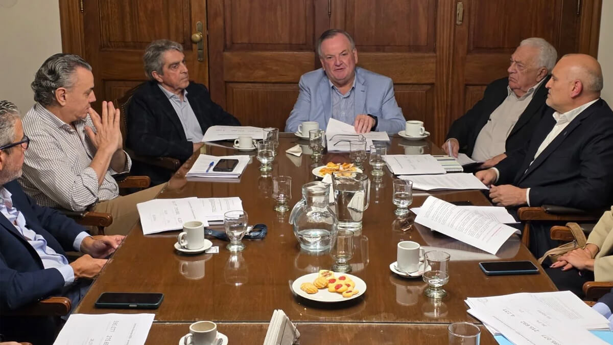 Felipe Michlig y Rubén Galassi encabezan reunión en el Senado de Santa Fe para analizar proyecto de regulación de seguridad privada y falsas alarmas