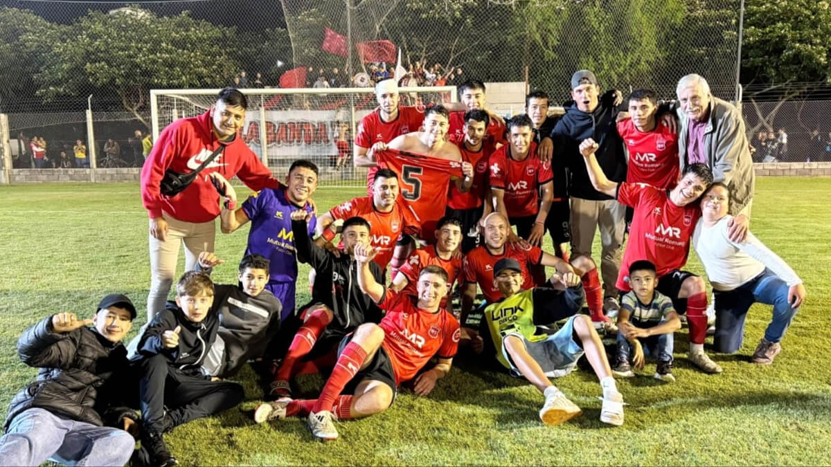 Romang FC festeja su goleada 5 a 1 ante Tigre y su pase a semifinales del Petit Torneo de la Liga Reconquistense