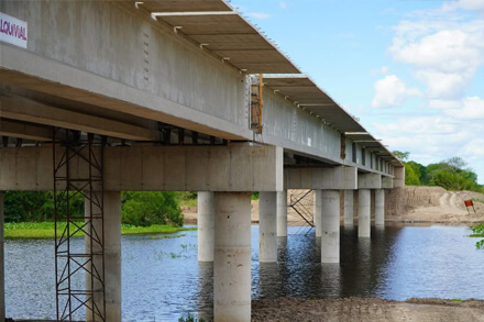 Avance del 75 por ciento en la construcción del puente sobre el arroyo El Pindó en la Ruta Provincial 32 hacia Puerto Ocampo, Santa Fe.