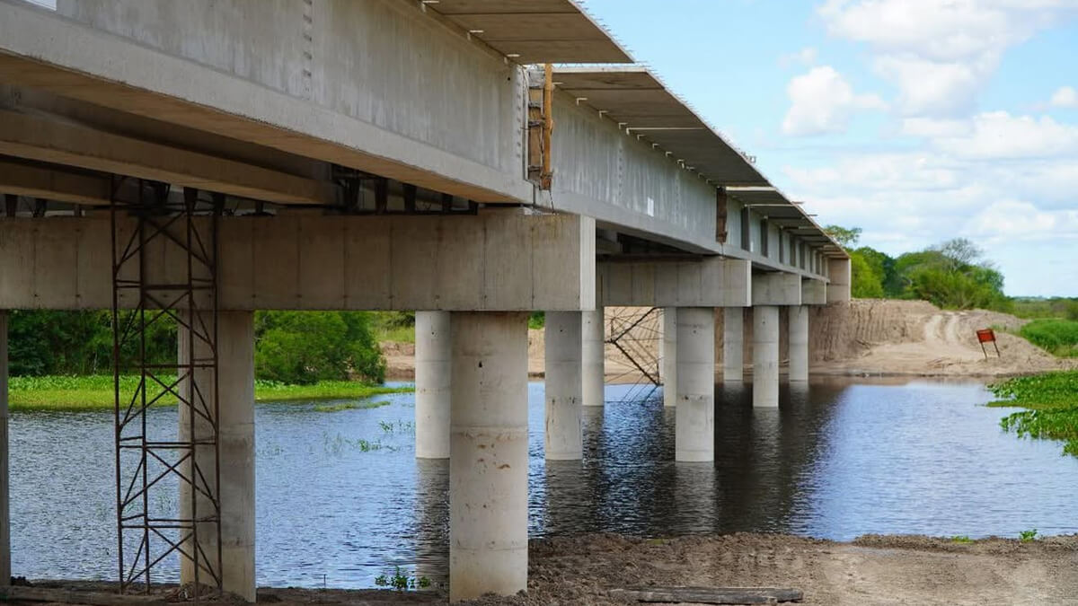 Avance del 75 por ciento en la construcción del puente sobre el arroyo El Pindó en la Ruta Provincial 32 hacia Puerto Ocampo, Santa Fe.