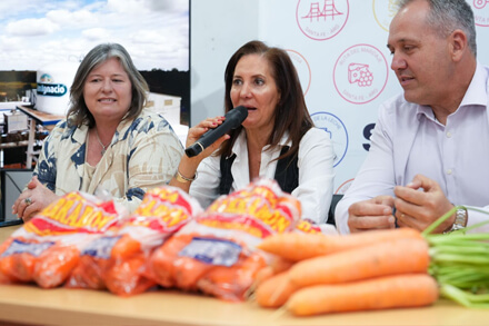 La secretaria Marcela Aeberhard presenta la 28ª Fiesta Provincial de la Zanahoria en Santa Fe