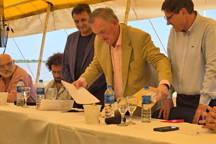 Felipe Michlig y José Goity encabezan apertura de sobres licitatorios en Laguna La Verde, obras históricas con financiamiento internacional