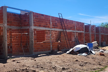 Viviendas en construcción en lotes municipales