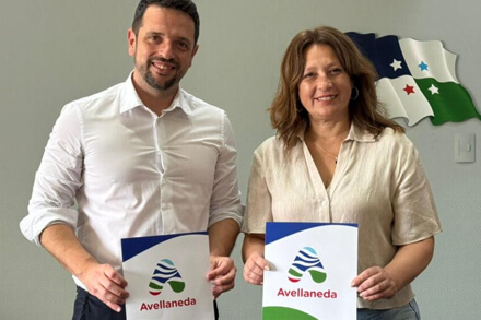 Gonzalo Braidot y Paola Nanini firman convenio turístico y cultural entre Avellaneda y Colonia Caroya