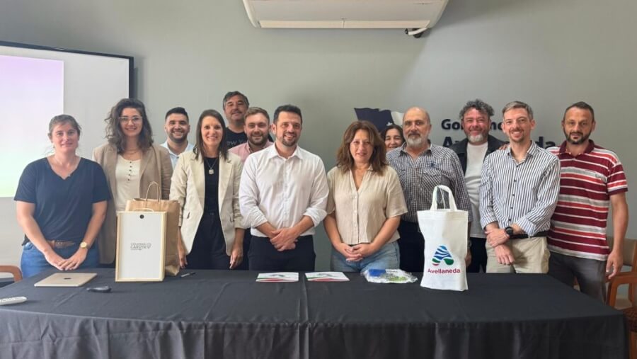 Participantes de la firma del Convenio de Colaboración Turística y Cultural entre Avellaneda y Colonia Caroya