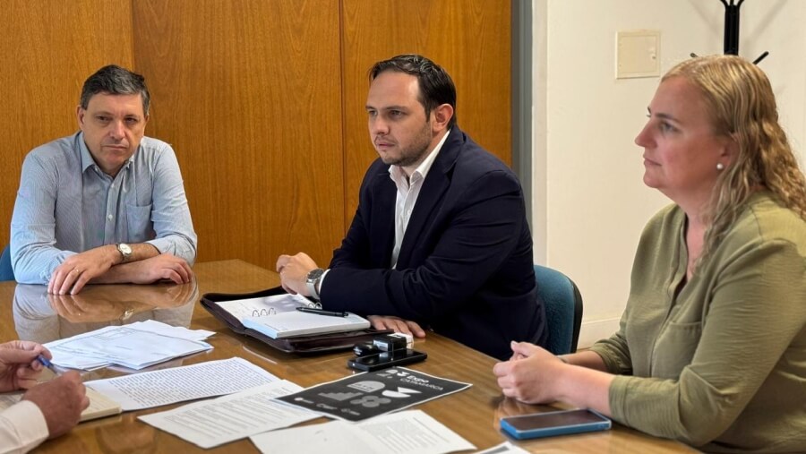 El intendente Marega realizando gestiones en la capital santafesina