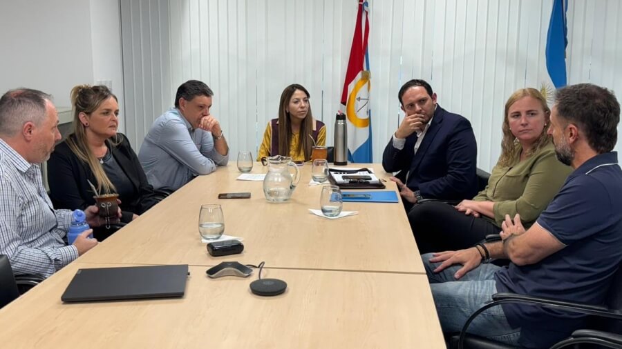 Reunión del intendente Cristian Marega con funcionarios de la EPE