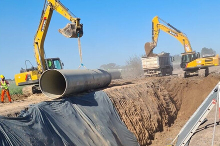 Trabajos en el acueducto biprovincial Santa Fe Córdoba construcción red troncal y ramales obra hídrica