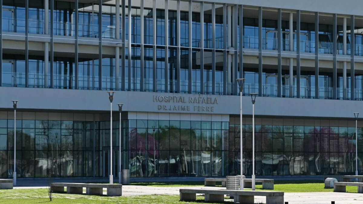 frente del nuevo Hospital Regional de Rafaela con moderna infraestructura sanitaria, ampliación del sistema de salud y tecnología de alta complejidad
