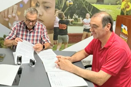 Héctor Zat y Roberto “Tito” Tion firman convenio para mejorar caminos productivos en Guadalupe Norte