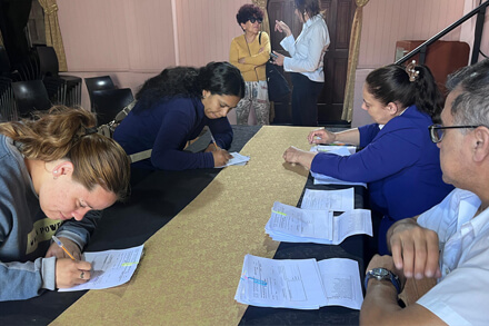 Entrega de becas en Romang, estudiantes beneficiarios, apoyo educativo municipal, última cuota 2025