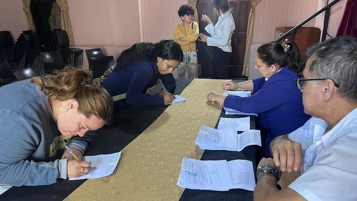 Entrega de becas en Romang, estudiantes beneficiarios, apoyo educativo municipal, última cuota 2025