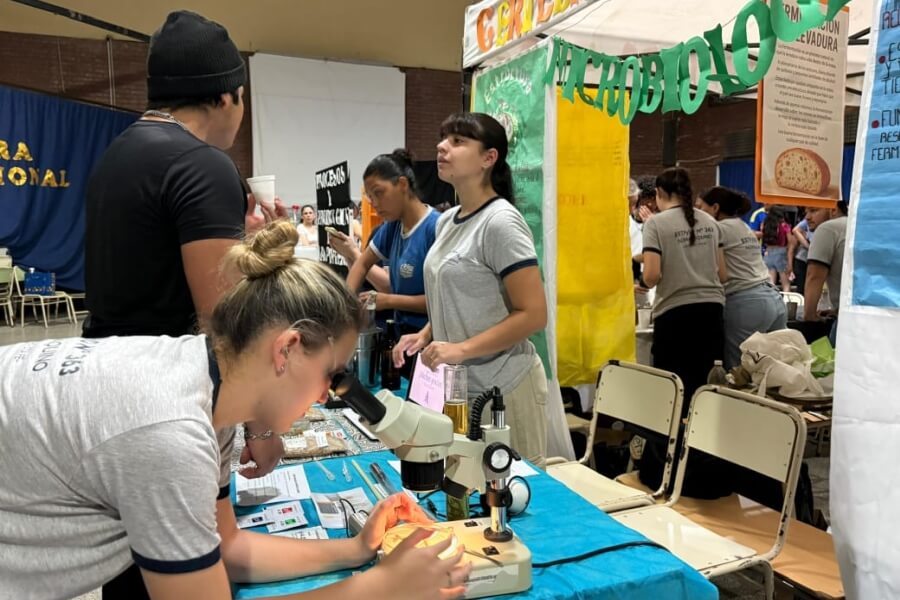 Exhibición de los alumnos de la Escuela Técnica 363 en la Expo-Técnica 2025
