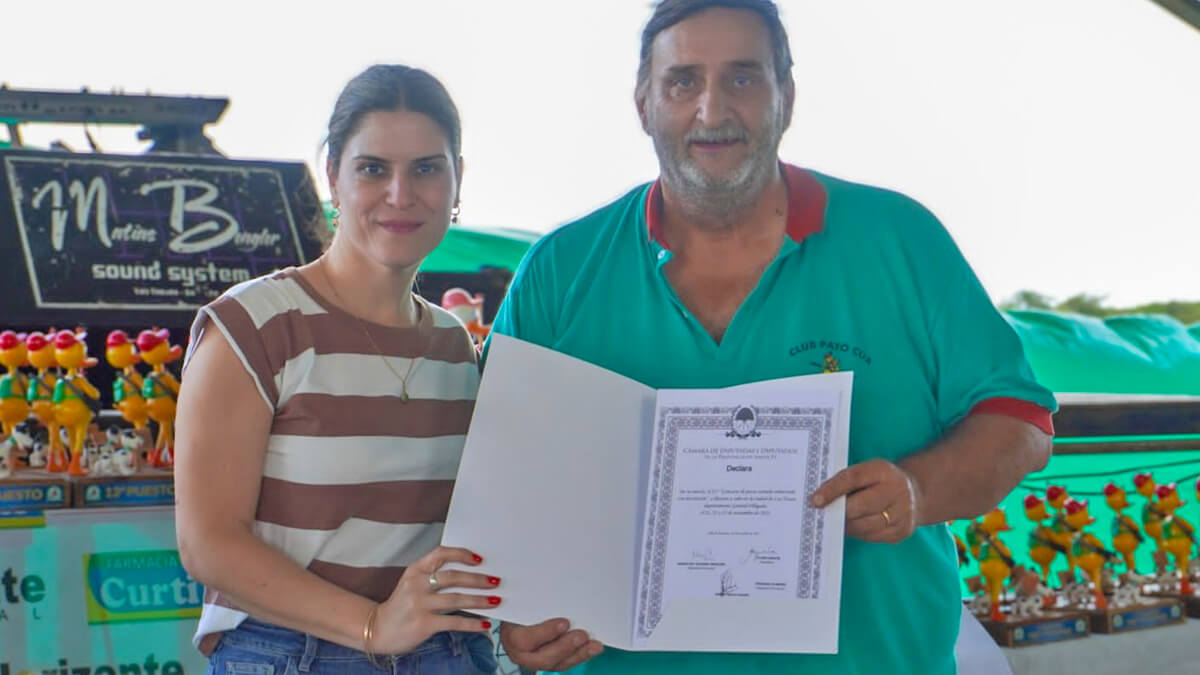 Diputada Charo Mancini entrega declaración de interés en el 22° Concurso de Pesca Variada con Devolución en el Club Pato Cuá
